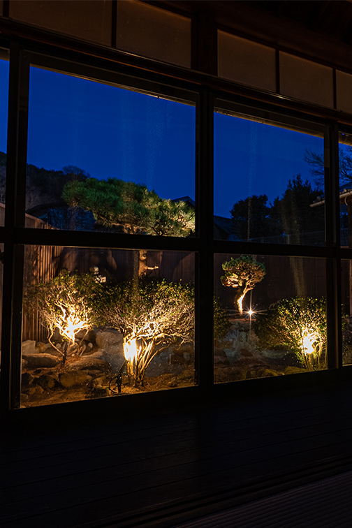 一栞　中庭 / courtyard to Hitoshiori